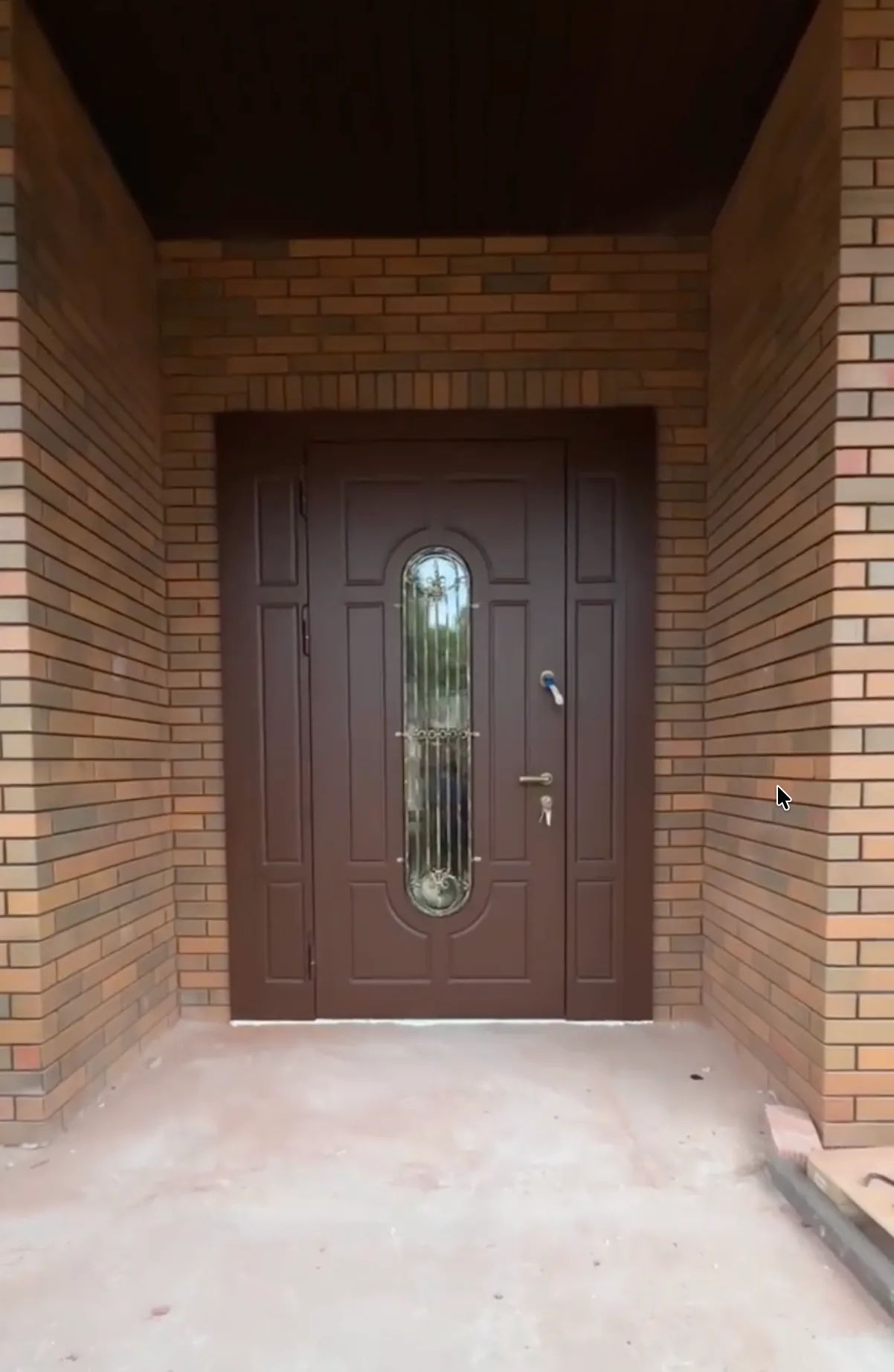 Монтаж двери в частном доме с терморазрывом